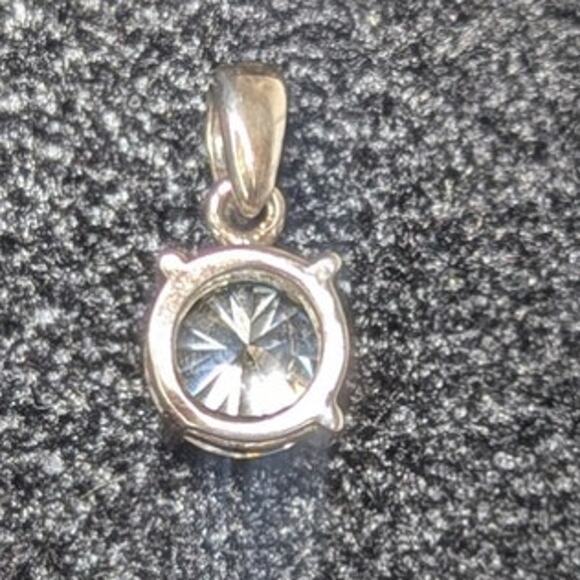 Sterling silver and cubic zirconia round necklace pendant sparkling - Picture 4 of 4